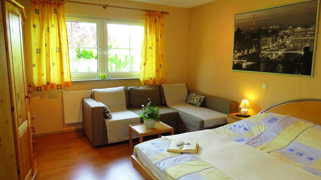 Wellness Apartments Sophienhoehe Am Teich Mechernich Room photo